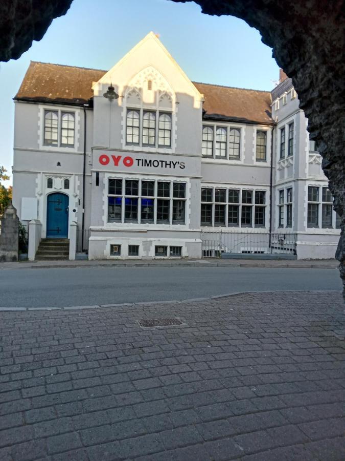 Hotel Oyo Timothy'S Tenby Exterior foto